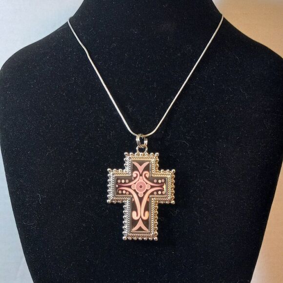 Lia Sophia Cross Pendant Silver Tone Metal Necklace Cottagecore Grandmacore - Picture 1 of 4